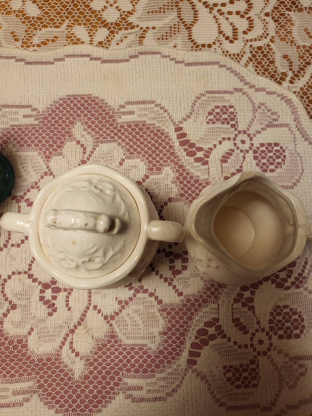 White Embossed Ceramic Creamer and Sugar Set - Picture 4 of 6